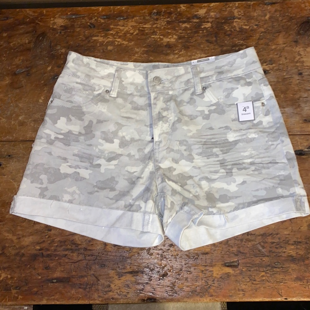 Camo shorts size 8